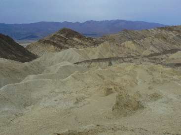 wDV-2012-day4-4 Looking into Death Valley.jpg (290685 bytes)